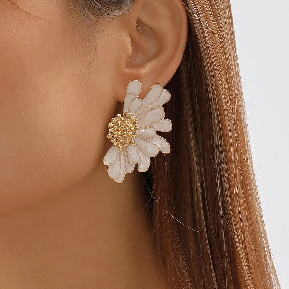 BloomGaze - Boucles d'oreilles fleurs dorées statement