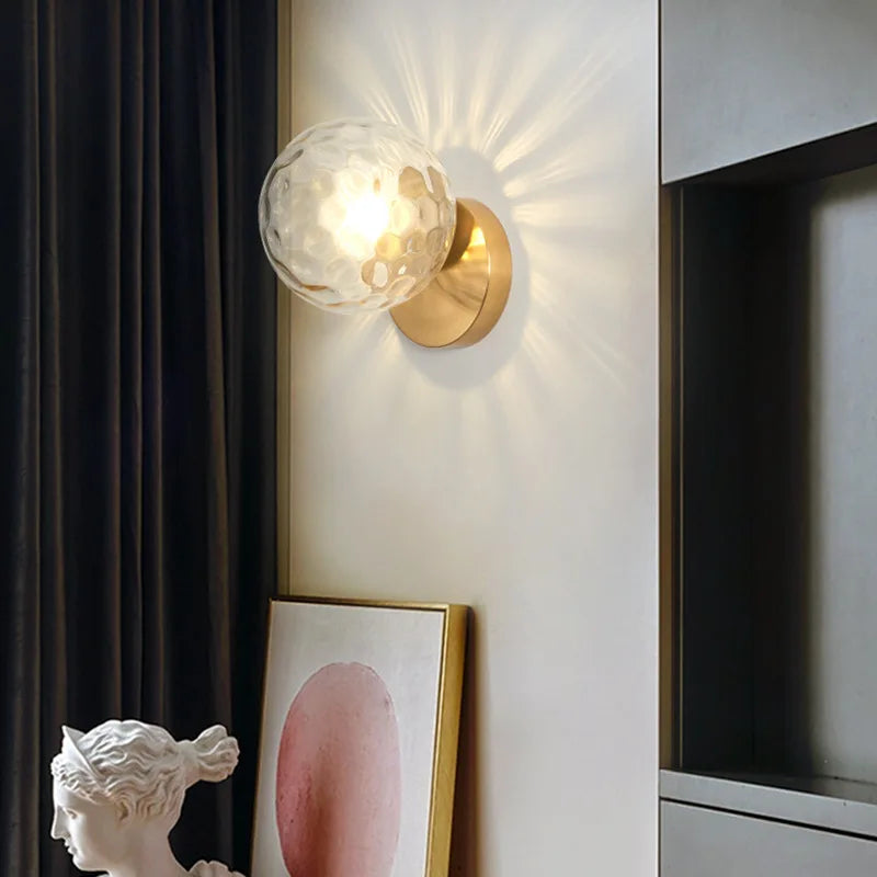 LuxeGlow - Applique Murale Doree avec Globe en Verre