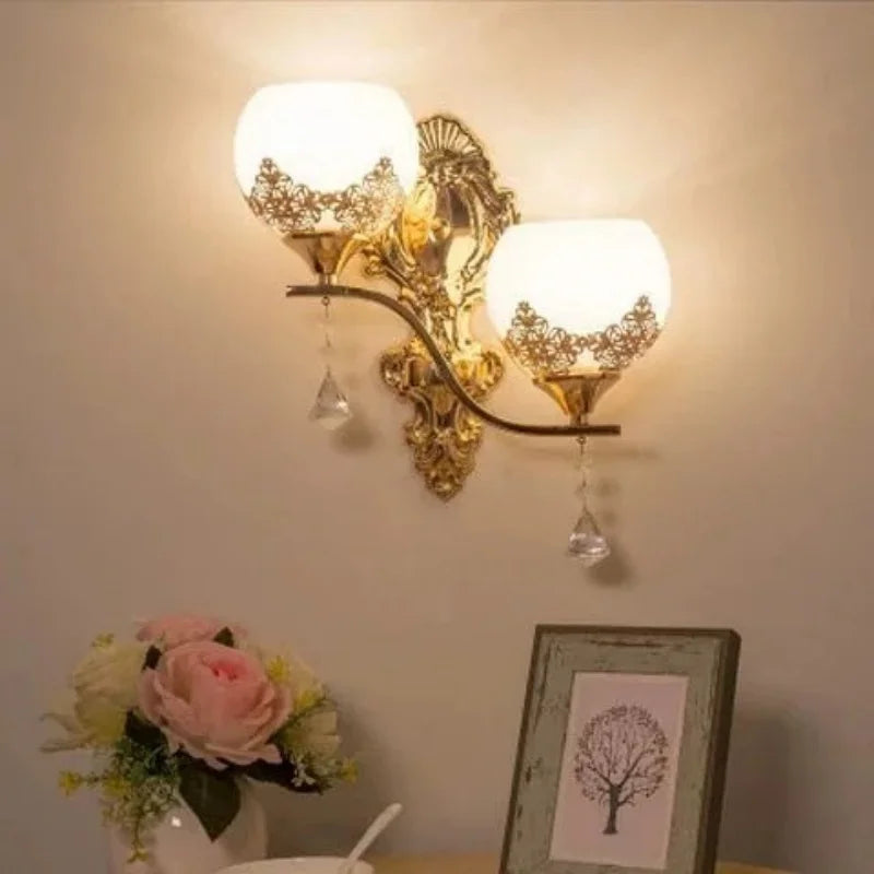 LuxeGlow - Applique Murale LED Doree pour un Eclairage Chaleureux