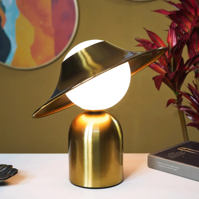 GoldAura Table Lamp - Élégante Lampe Dorée Maison