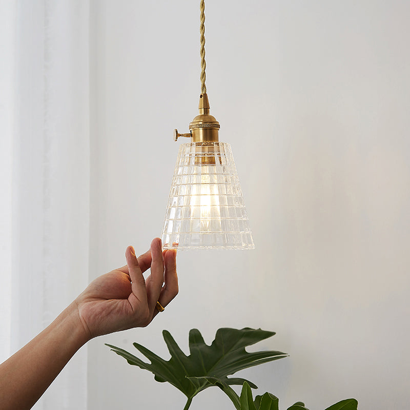 VerreLuxe | Élégante Suspension en Verre Design Industriel pour Restaurant 15