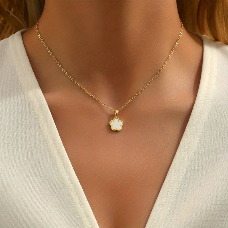 Fiora – Collier Floral Envouûtant pour la Chance