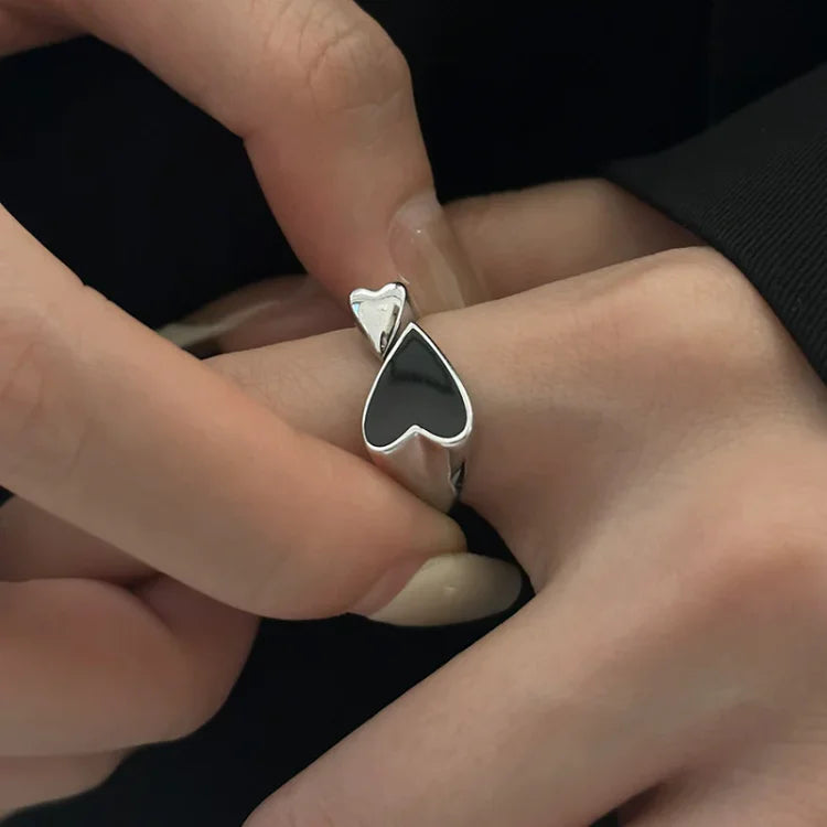 Evelyn - Bague symétrique à cœurs, romantisme et style