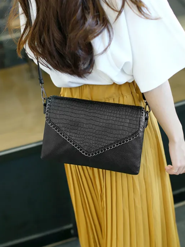 Alexa Clutch – Élégance Intemporelle en Mode