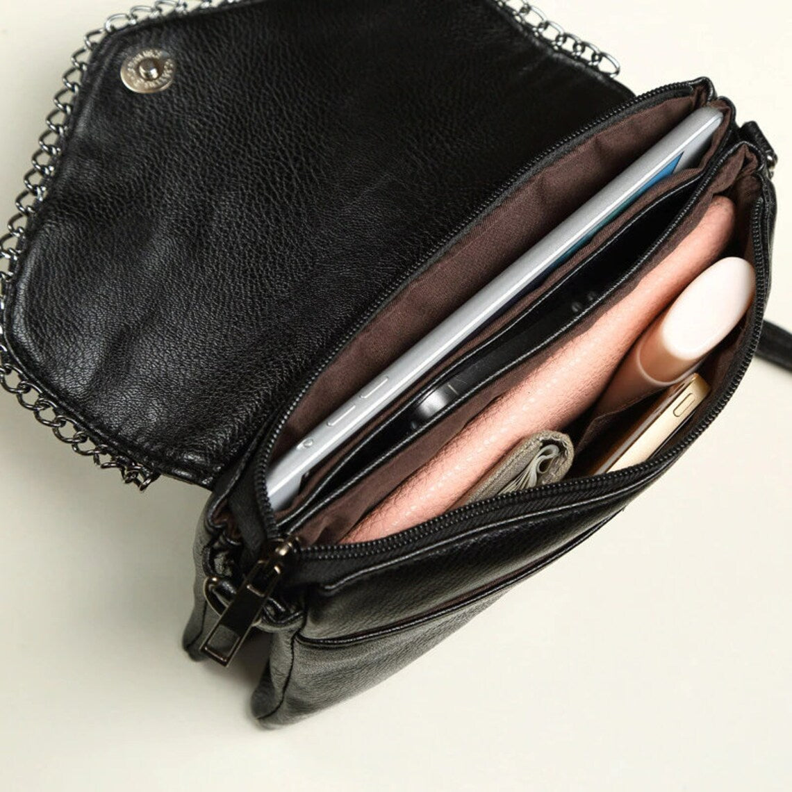 Alexa Clutch – Élégance Intemporelle en Mode