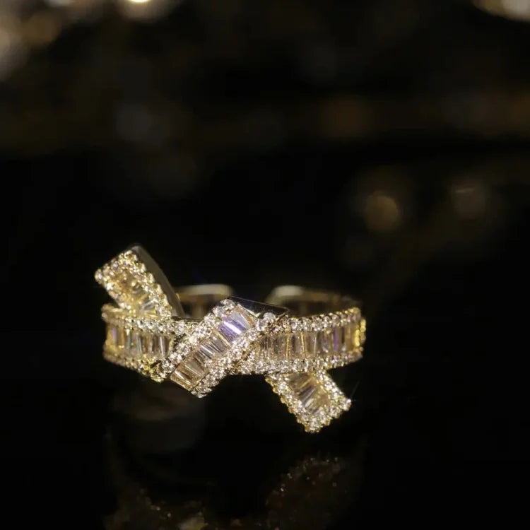 Serena - Bague nœud en zircone, symbole d'éternité