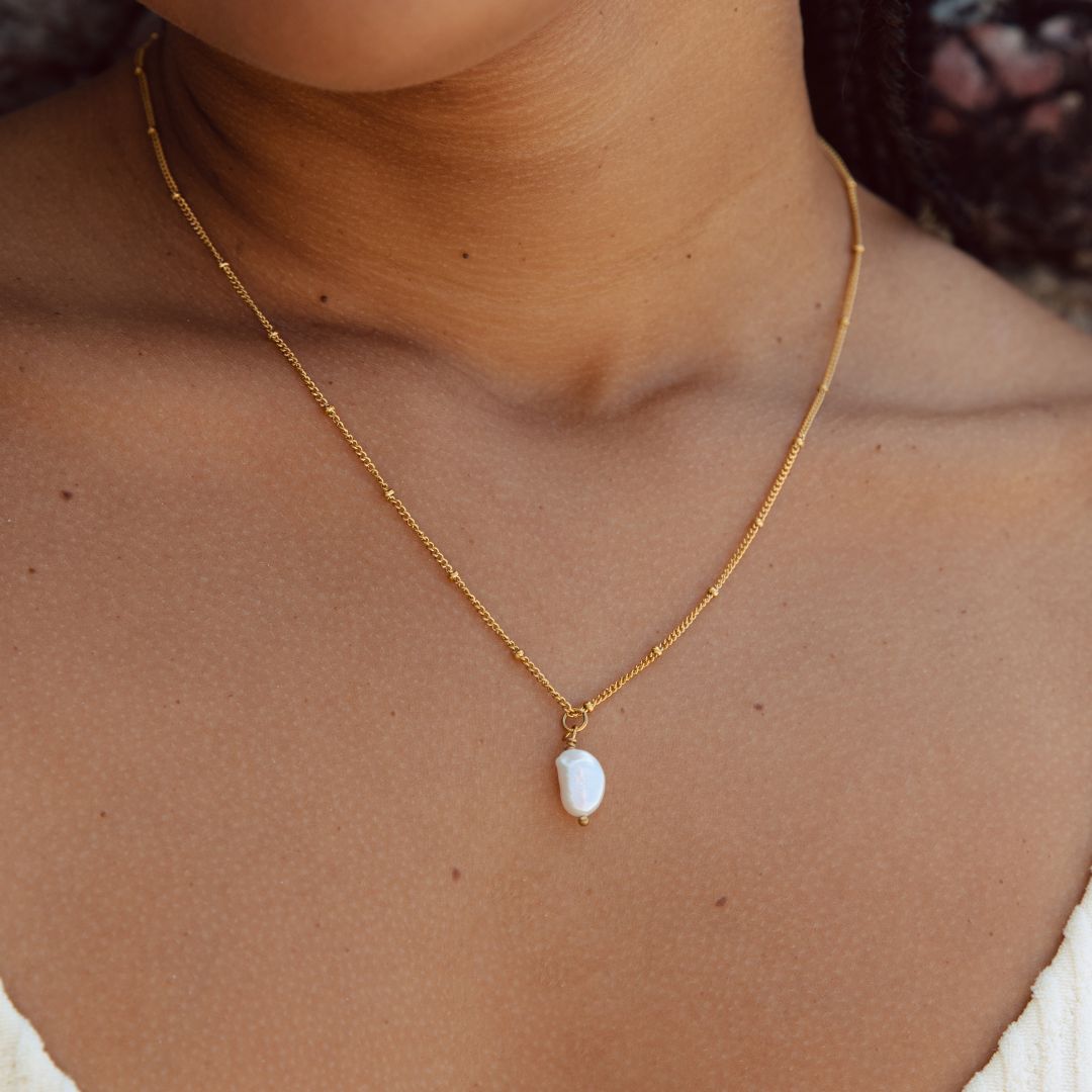 Anisa - Collier pendentif perle baroque élégant