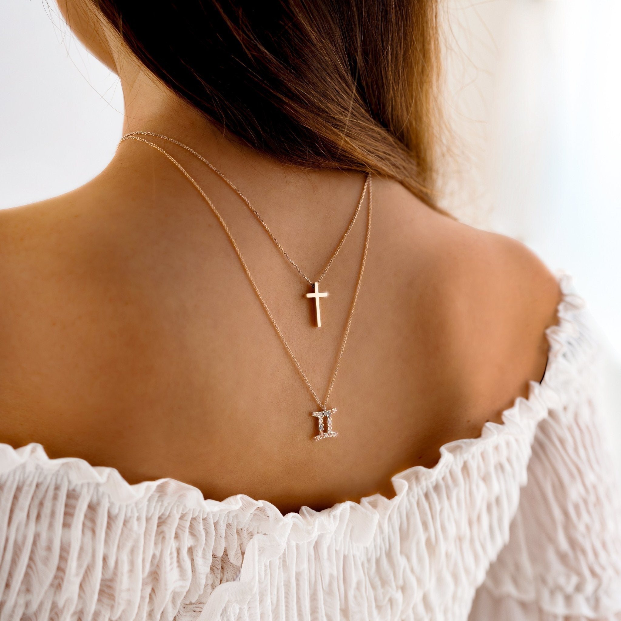 Collier Pendentif Croix Isabella - Style Intemporel