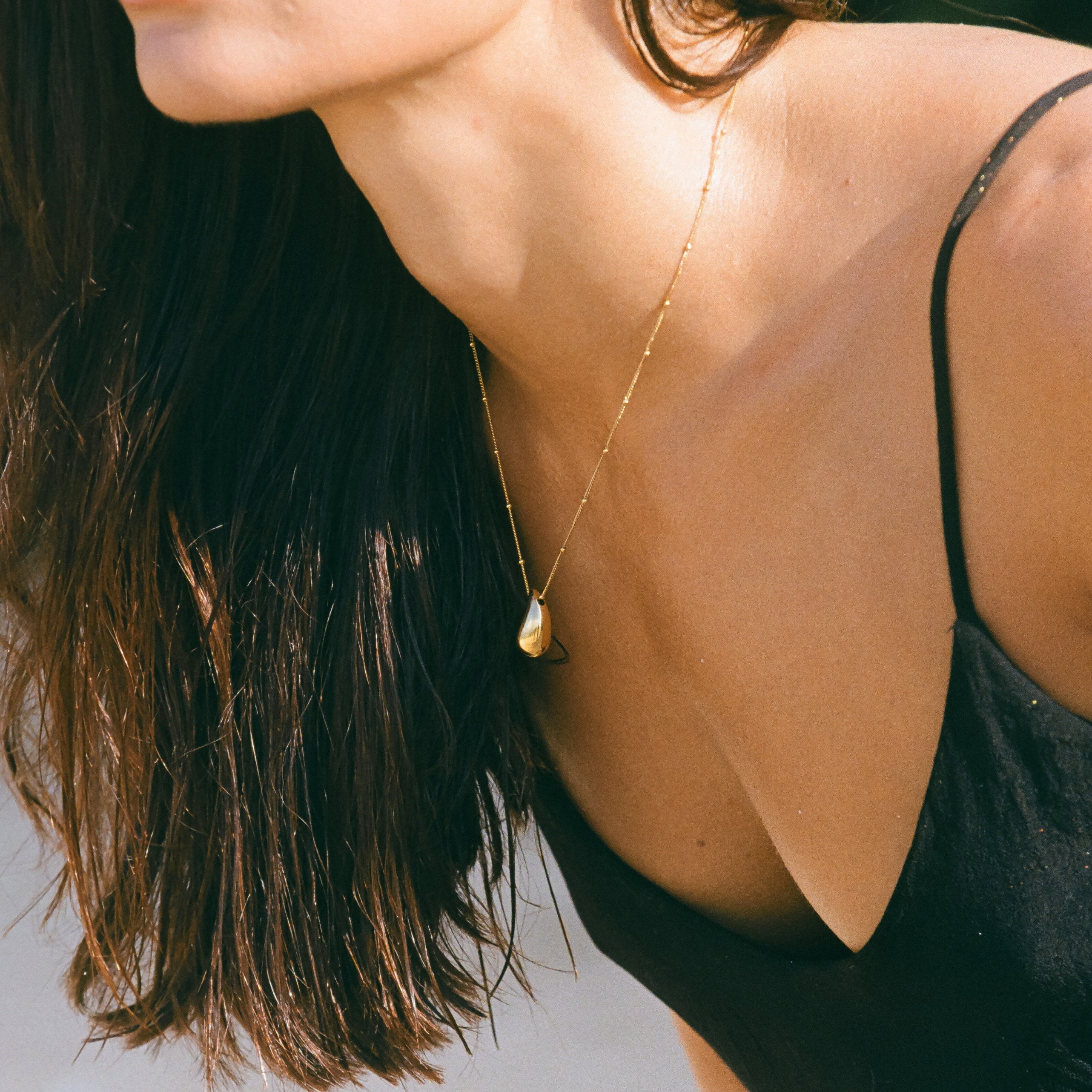 Elara - Collier pendentif goutte élégant