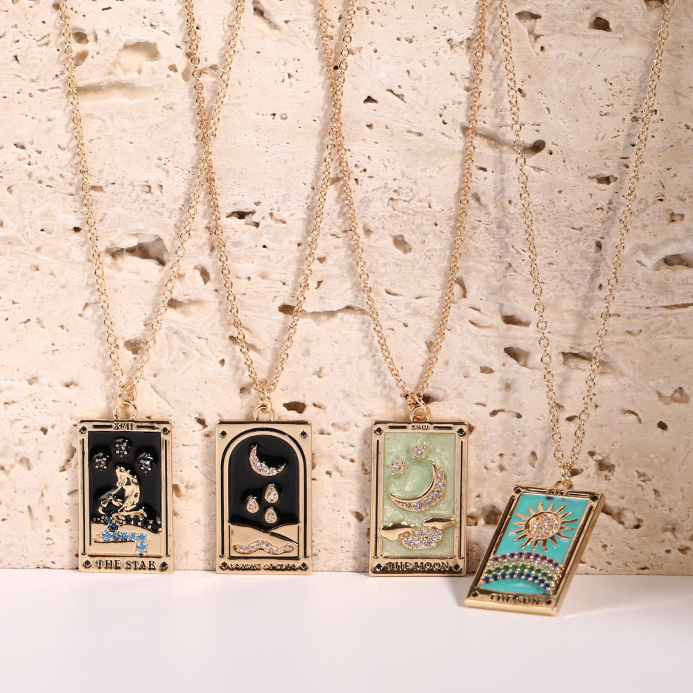 Amara - Collier pendentif tarot doré en zircone