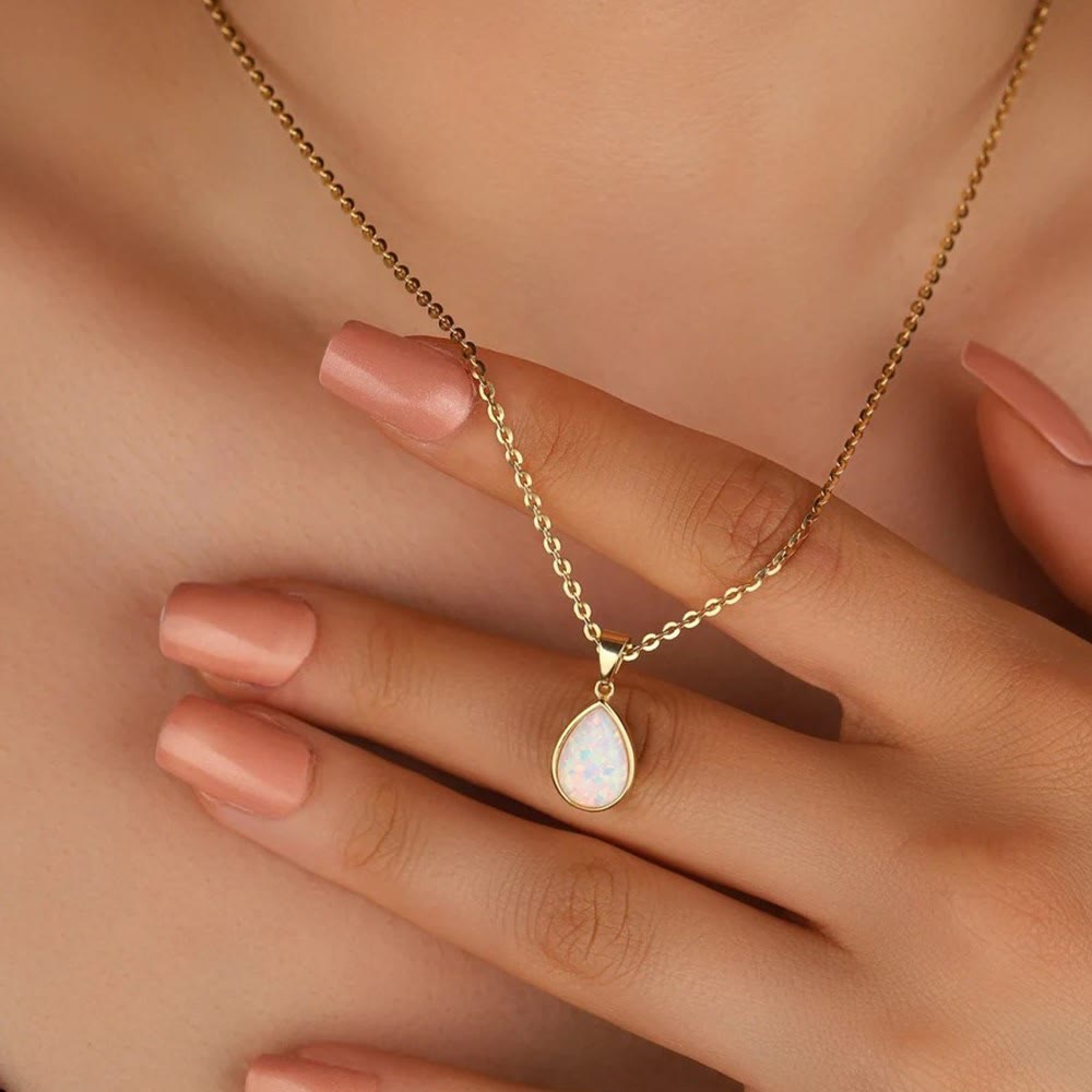 Eloise - Collier pendentif goutte en opale naturelle 18K
