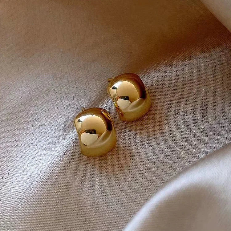 Clara - Boucles raffinées et audacieuses au style moderne