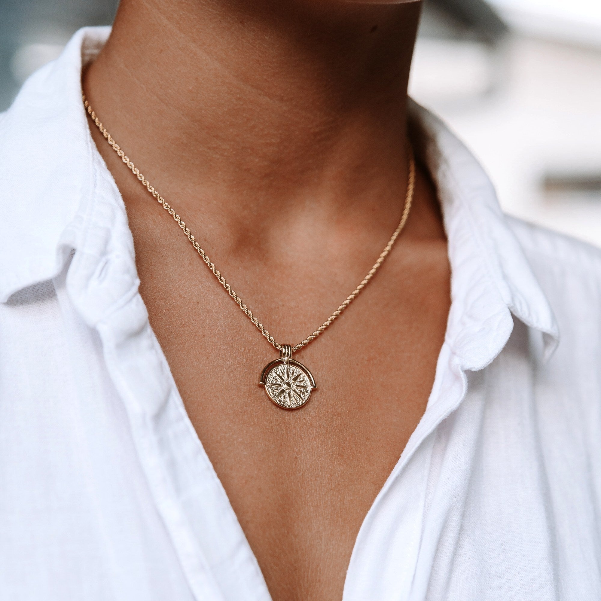 Aurora - Collier pendentif soleil élégant