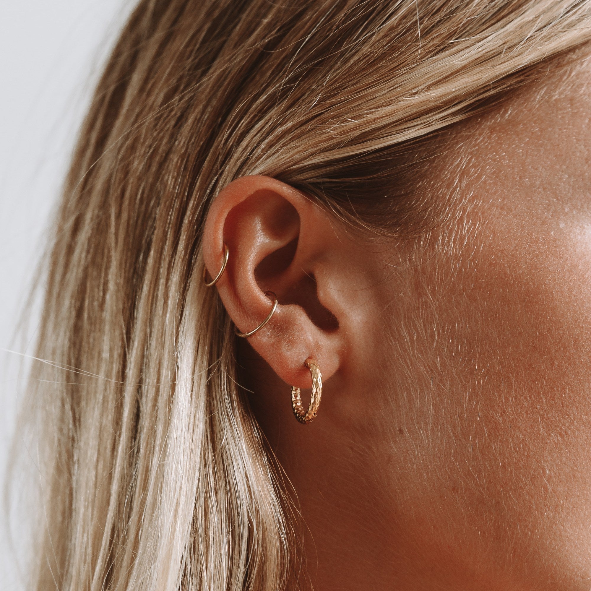 Livia - Boucles d'oreilles anneaux martelés