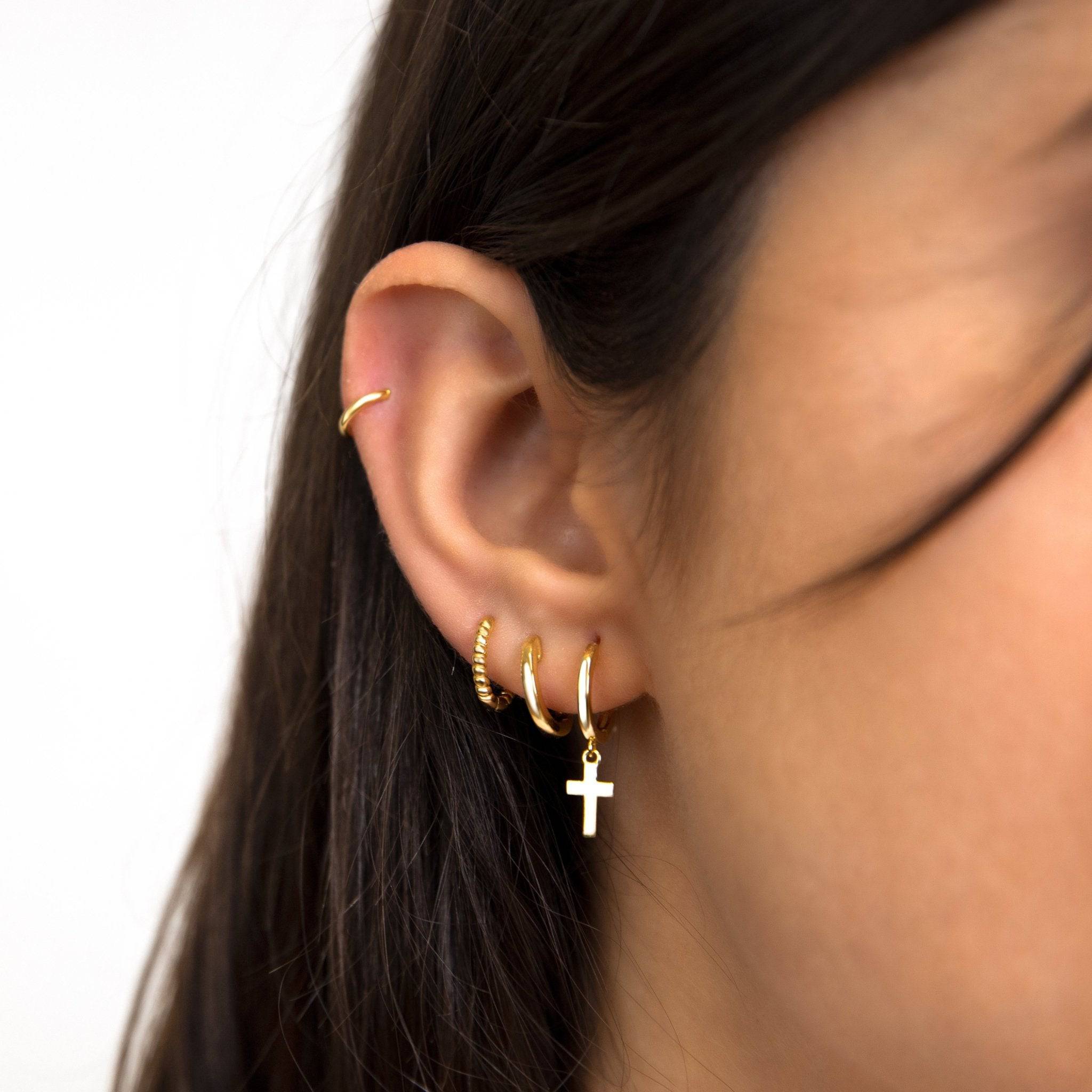 Aurelia - Boucles d'oreilles dorées à pendentif croix