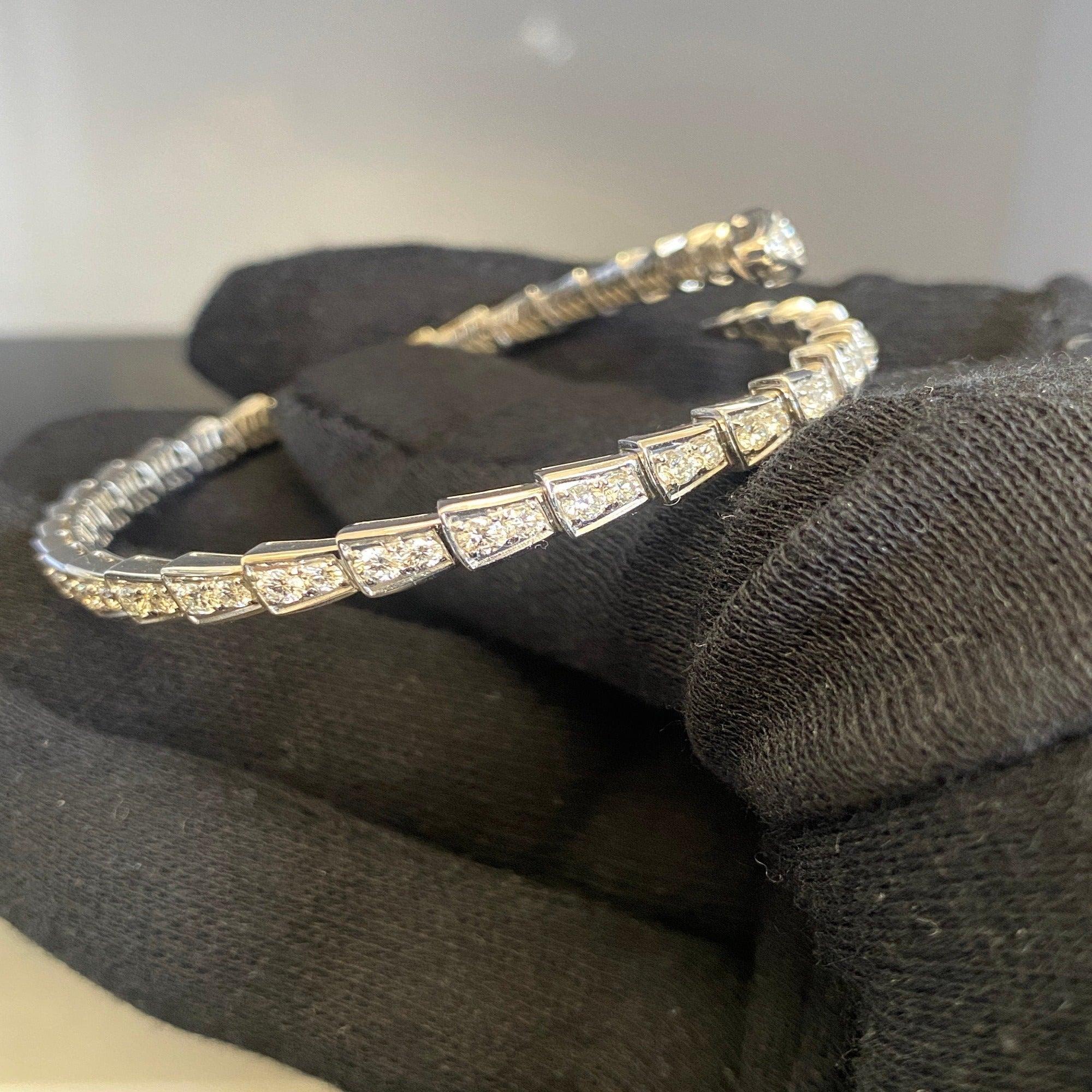 Eternity Band - Bracelet serpent de luxe à finition brillante