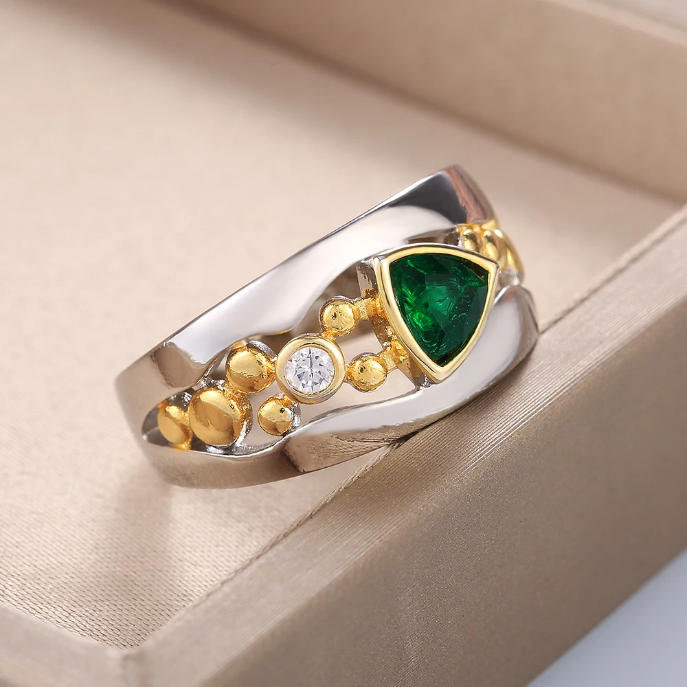 Aurora - Bague vintage dorée au cristal vert enchanteur