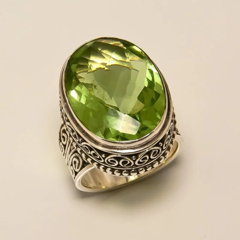Selma - Bague vintage au cristal vert olive élégante