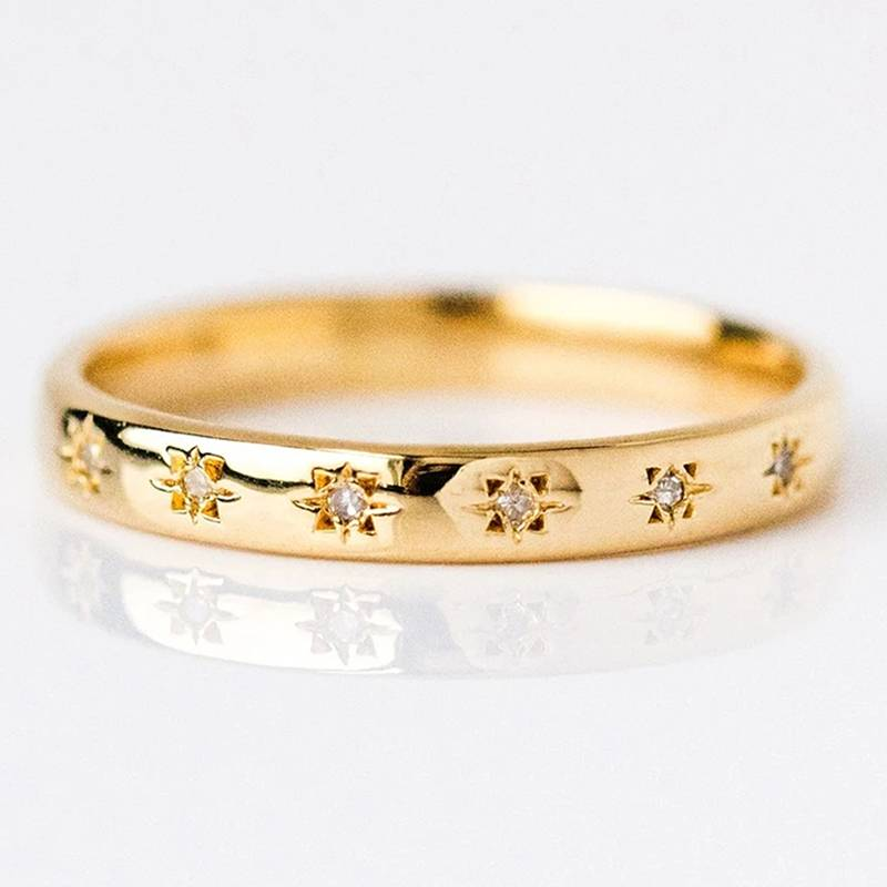 Amalfi - Bague classique dorée à la zircone élégante