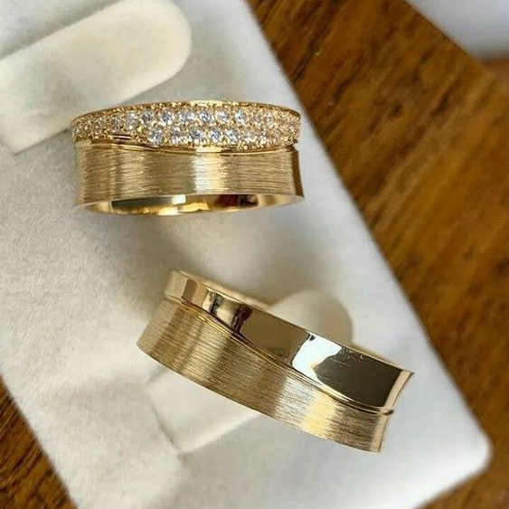 Leona Bague Or Vintage – Détails Paillettes Glamour