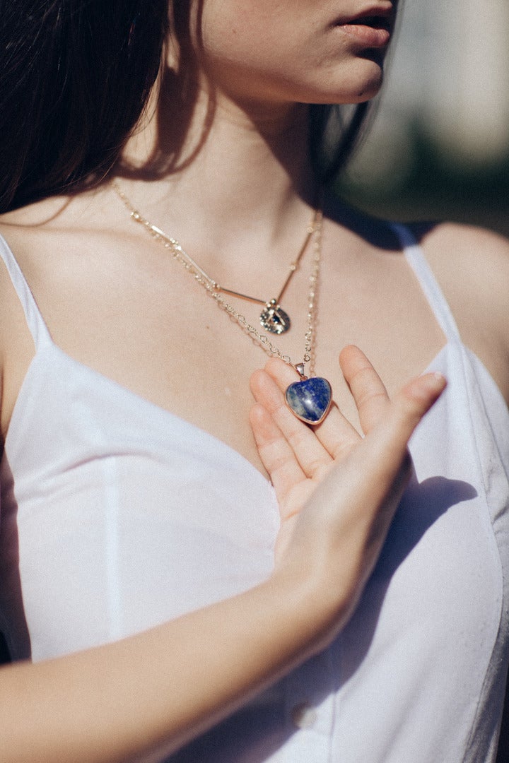 Althea Necklace – Collier Lapis Protecteur Élégant
