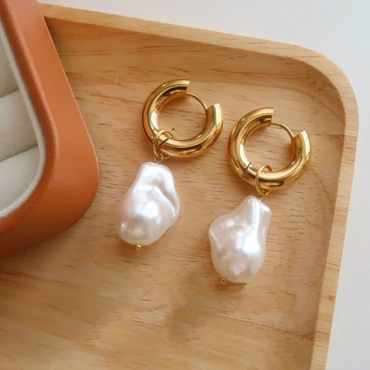 Isadora - Boucles en perle baroque au charme rétro doré