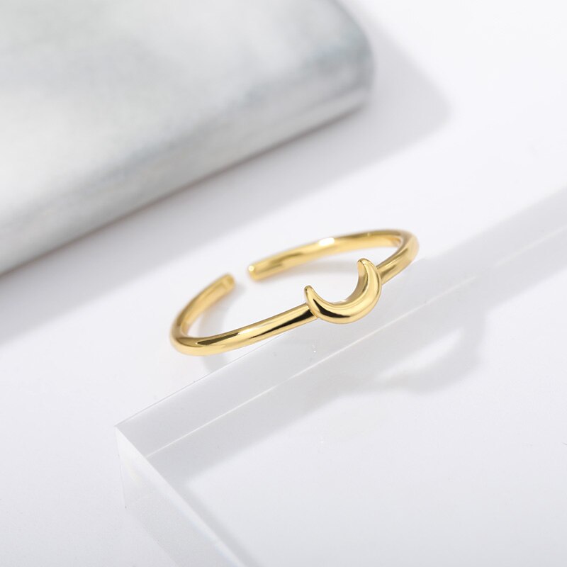 Nova – Bague Demi-Lune Fine et Bijou Élégant