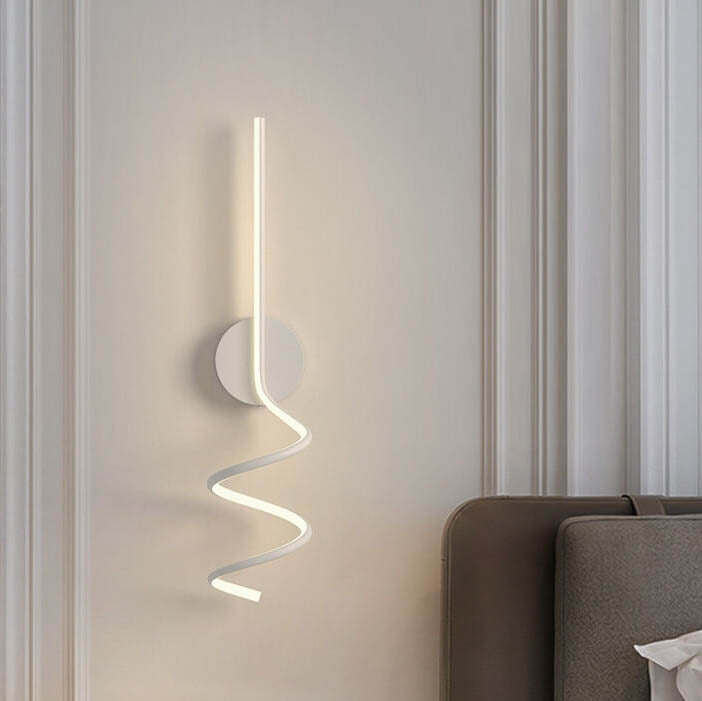 GlowWave - Applique Murale LED Arquée au Design Épuré