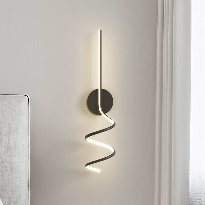 GlowWave - Applique Murale LED Arquée au Design Épuré