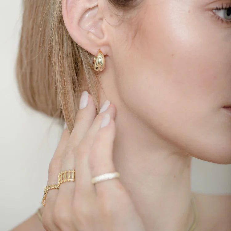 Aveline - Boucles d'oreilles gouttes dorées chic
