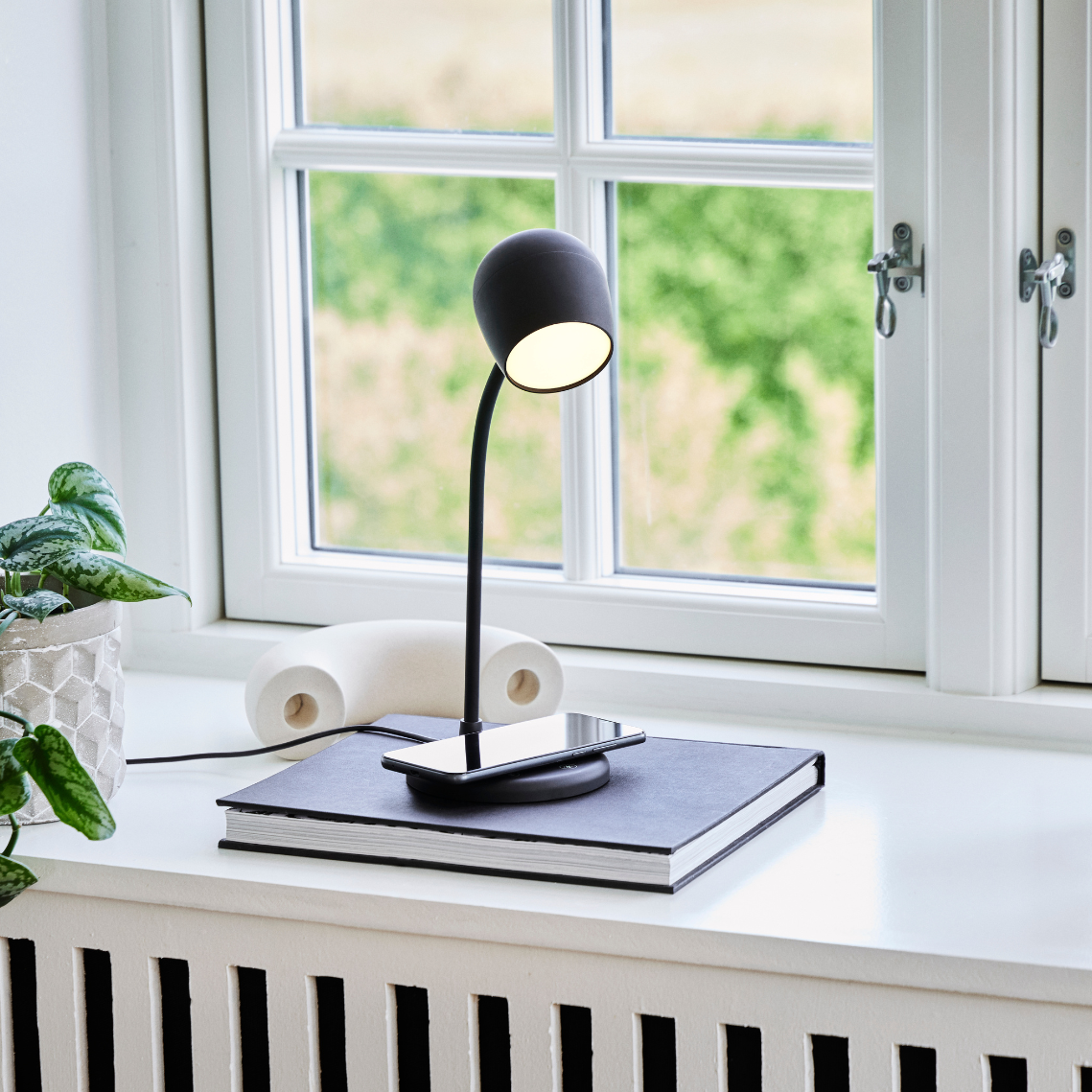 SmartGlow - Lampe LED avec Enceinte Bluetooth et Chargeur