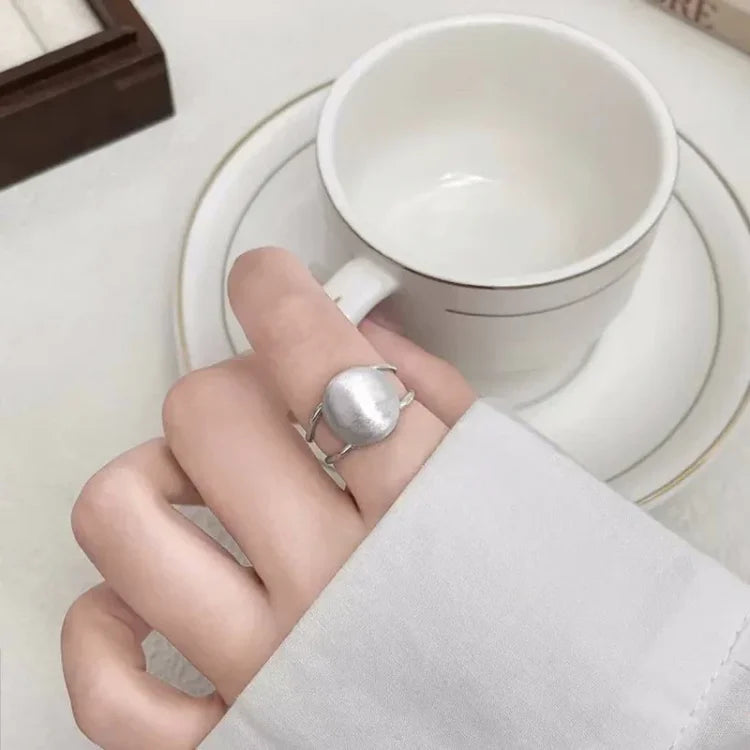 Lucienne - Bague demi-sphère brossée en argent