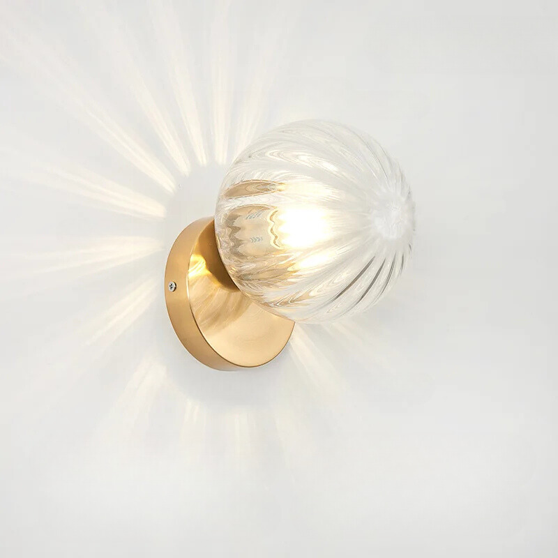LuxeGlow - Applique Murale Doree avec Globe en Verre
