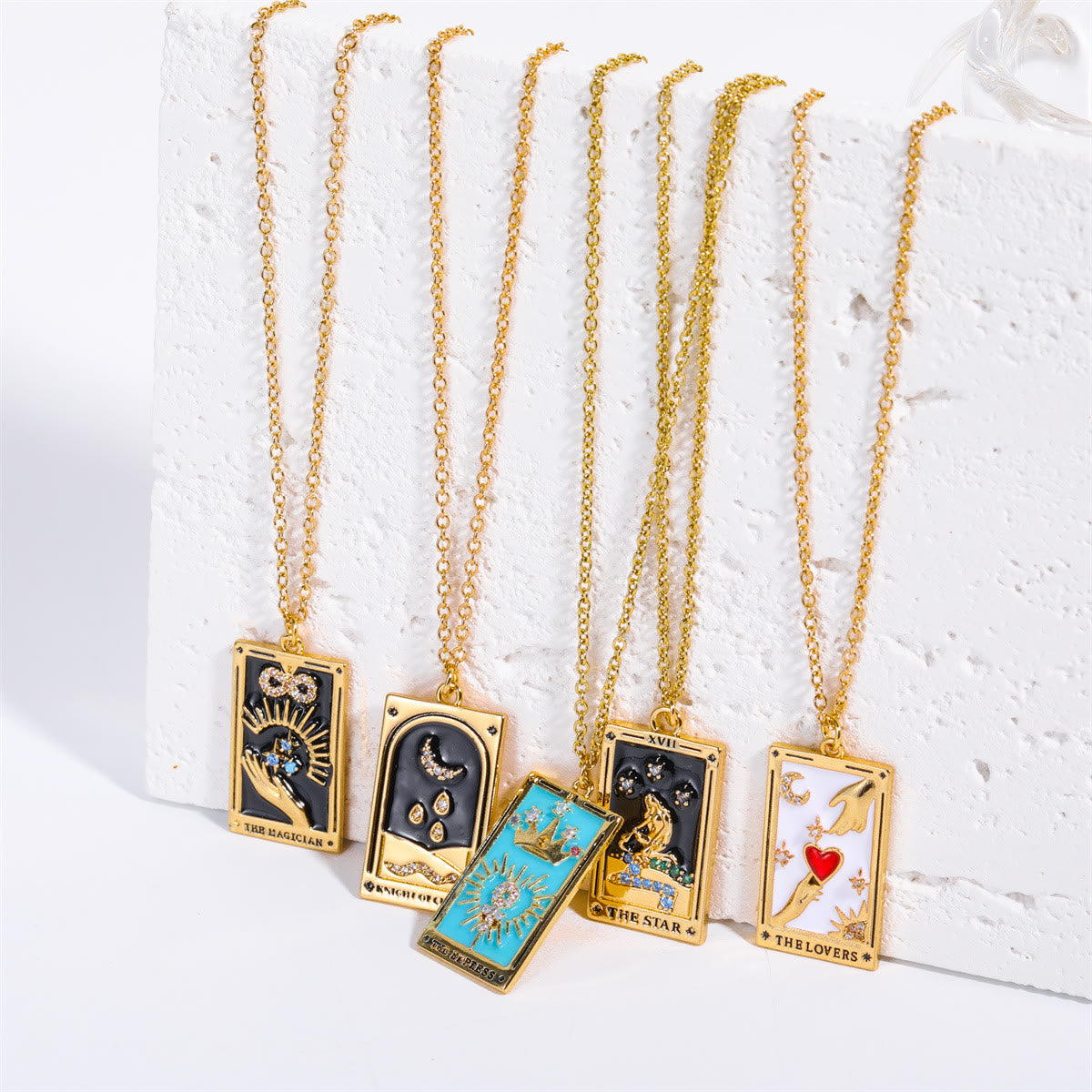 Amara - Collier pendentif tarot doré en zircone