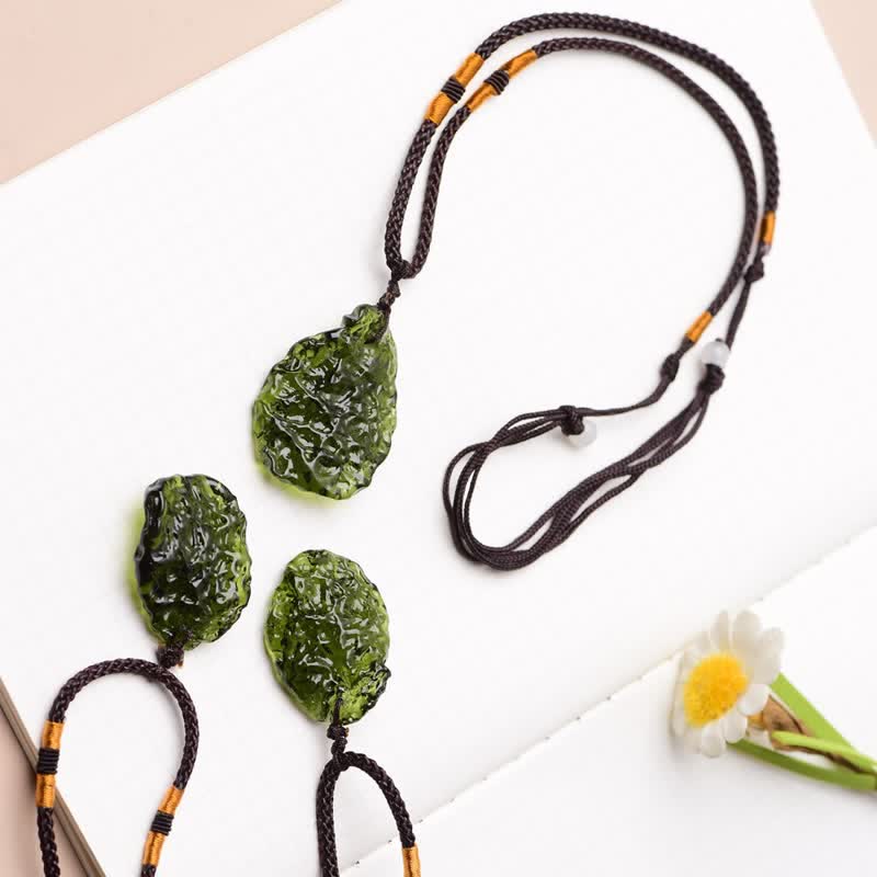 Alina - Collier pendentif moldavite verte de purification