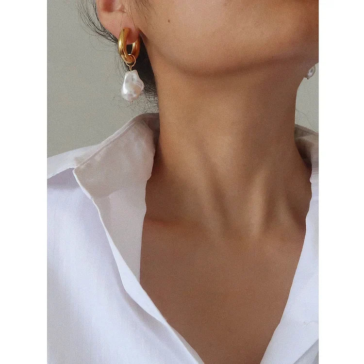 Isadora - Boucles en perle baroque au charme rétro doré
