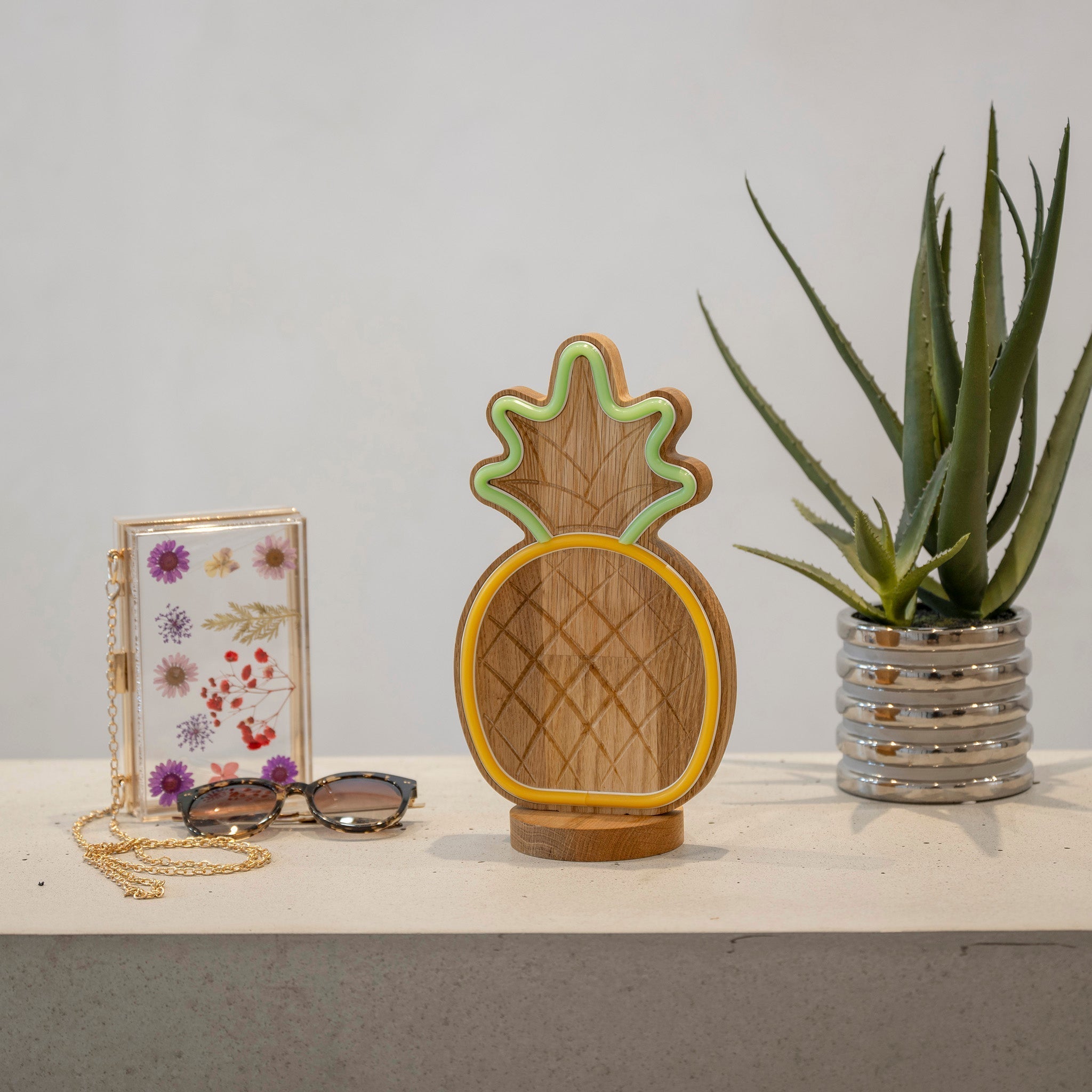 WoodGlow - Lampe néon tropicale en chêne avec télécommande