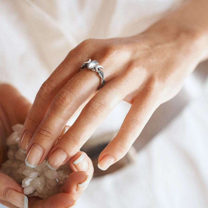 Iris - Bague statement pierre de lune élégante