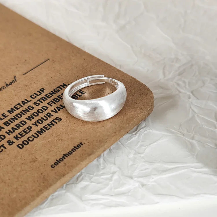Nora - Bague demi-sphère en argent au charme intemporel