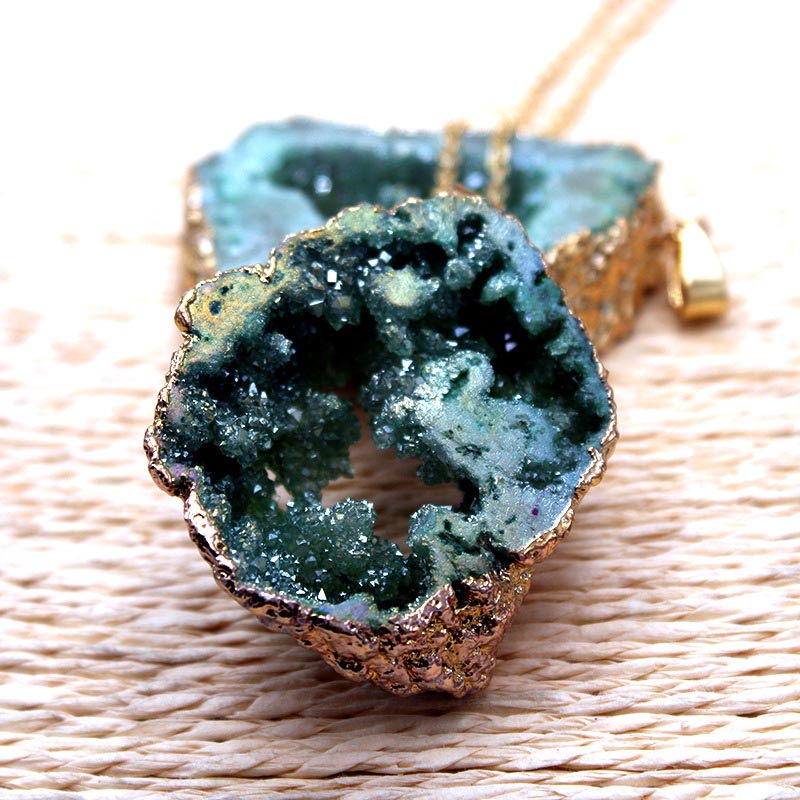 Gaia - Pendentif géode en cristaux naturels