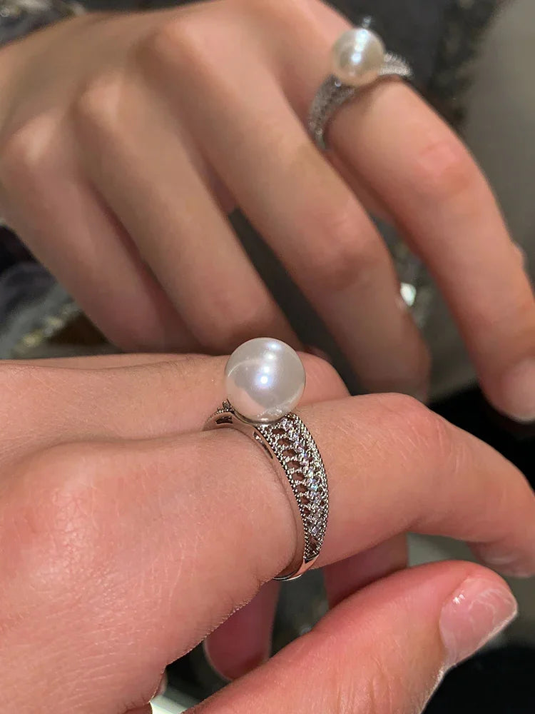 Elara - Bague perle ajourée vintage au charme classique