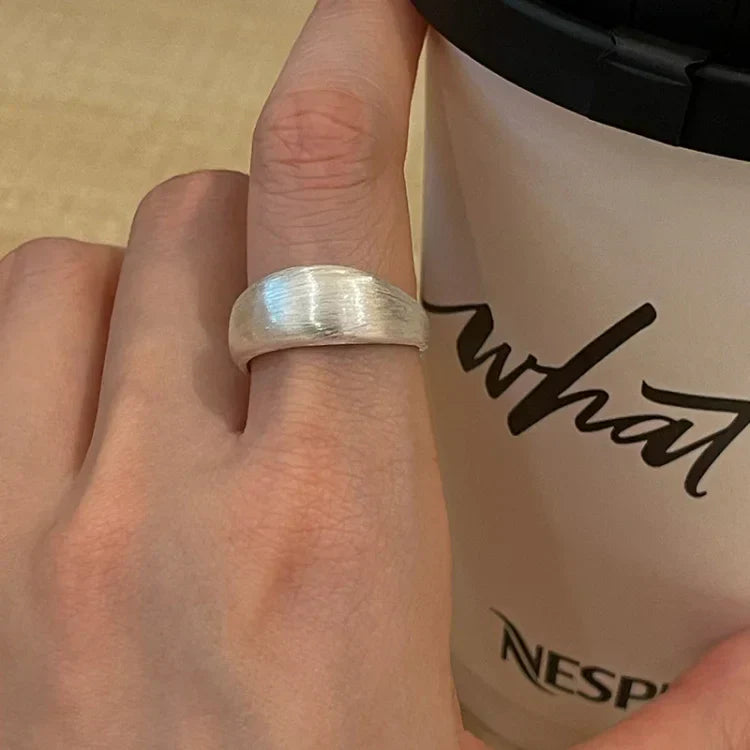 Nora - Bague demi-sphère en argent au charme intemporel