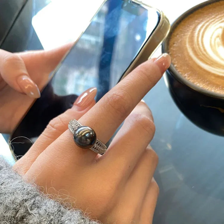 Elara - Bague perle ajourée vintage au charme classique