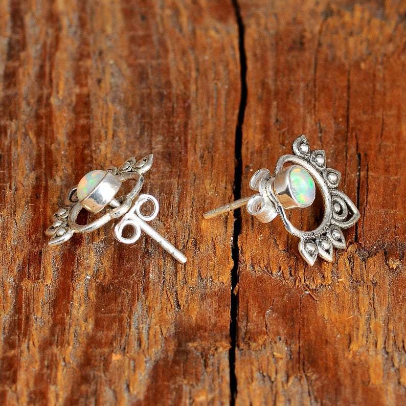 Sophia - Boucles d'oreilles lotus en opale naturelle