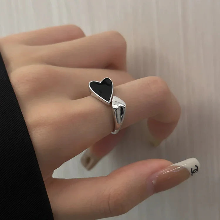 Evelyn - Bague symétrique à cœurs, romantisme et style