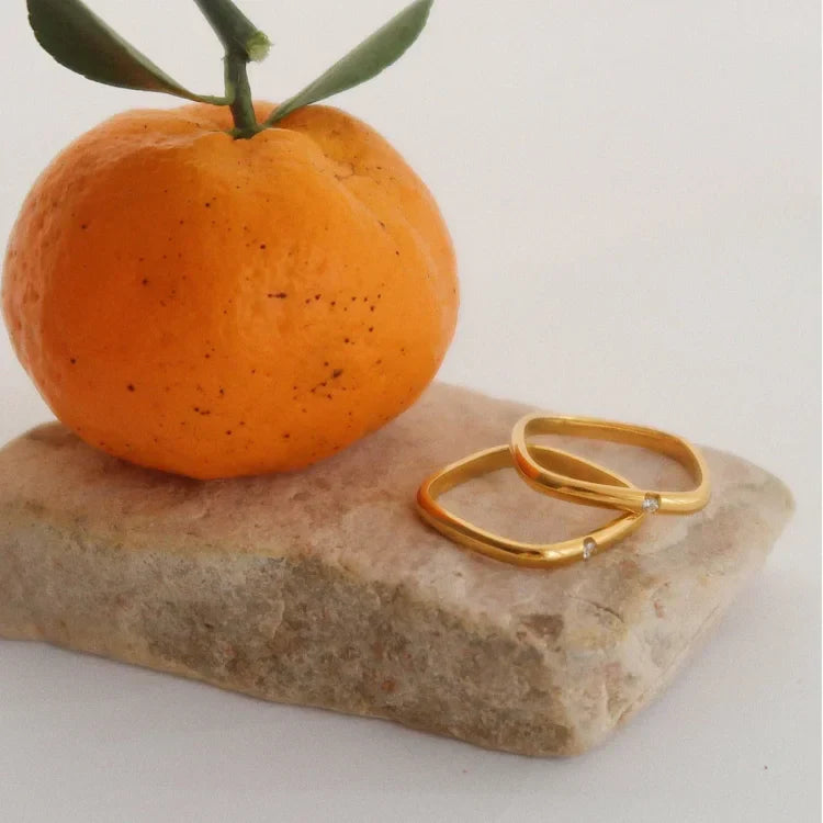 Leona - Bague minimaliste en zircone, finesse et élégance