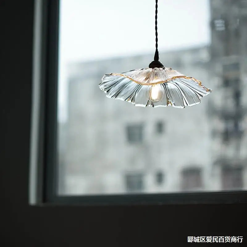 FloraLuxe | Élégante Lampe Suspendue en Verre Floral pour Salle à Manger 5