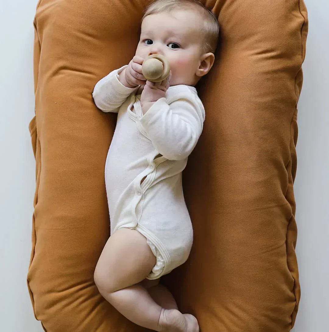 CuddleNest - Nid de Bébé Douillet Confort