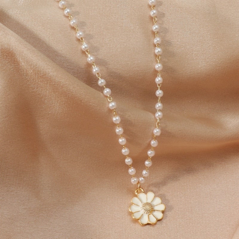 Flora - Collier perle avec pendentif marguerite