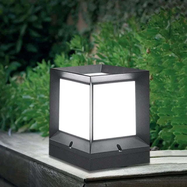 LumiCube | Élégante Lampe sur Pied Moderne pour Espace Extérieur 0